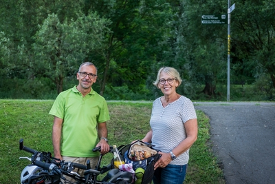 Fahrradfahrer_Pause_am_Wiedradweg_2.jpg