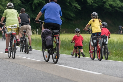 Dateiname=Autofreier_Radwandertag_WIEDer_ins_TAL_283329.jpg
Dateigröße=284KB
Abmessungen: 1500x1001
hinzugefügt am: 04. Juni 2018 Autofreier_Radwandertag_WIEDer_ins_TAL_283329.jpg
