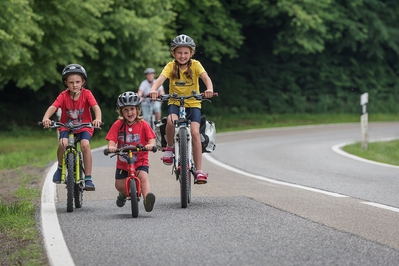 Dateiname=Autofreier_Radwandertag_WIEDer_ins_TAL_283429.jpg
Dateigröße=286KB
Abmessungen: 1500x1001
hinzugefügt am: 04. Juni 2018 Autofreier_Radwandertag_WIEDer_ins_TAL_283429.jpg