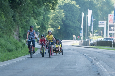 Dateiname=Autofreier_Radwandertag_WIEDer_ins_TAL_28729.jpg
Dateigröße=257KB
Abmessungen: 1500x1001
hinzugefügt am: 04. Juni 2018 Autofreier_Radwandertag_WIEDer_ins_TAL_28729.jpg